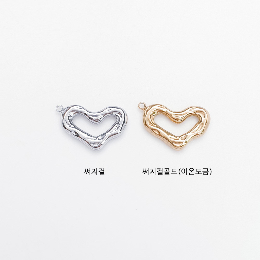 이 펜던트의 색상은 써지컬,써지컬골드(이온도금) 총 2가지입니다.