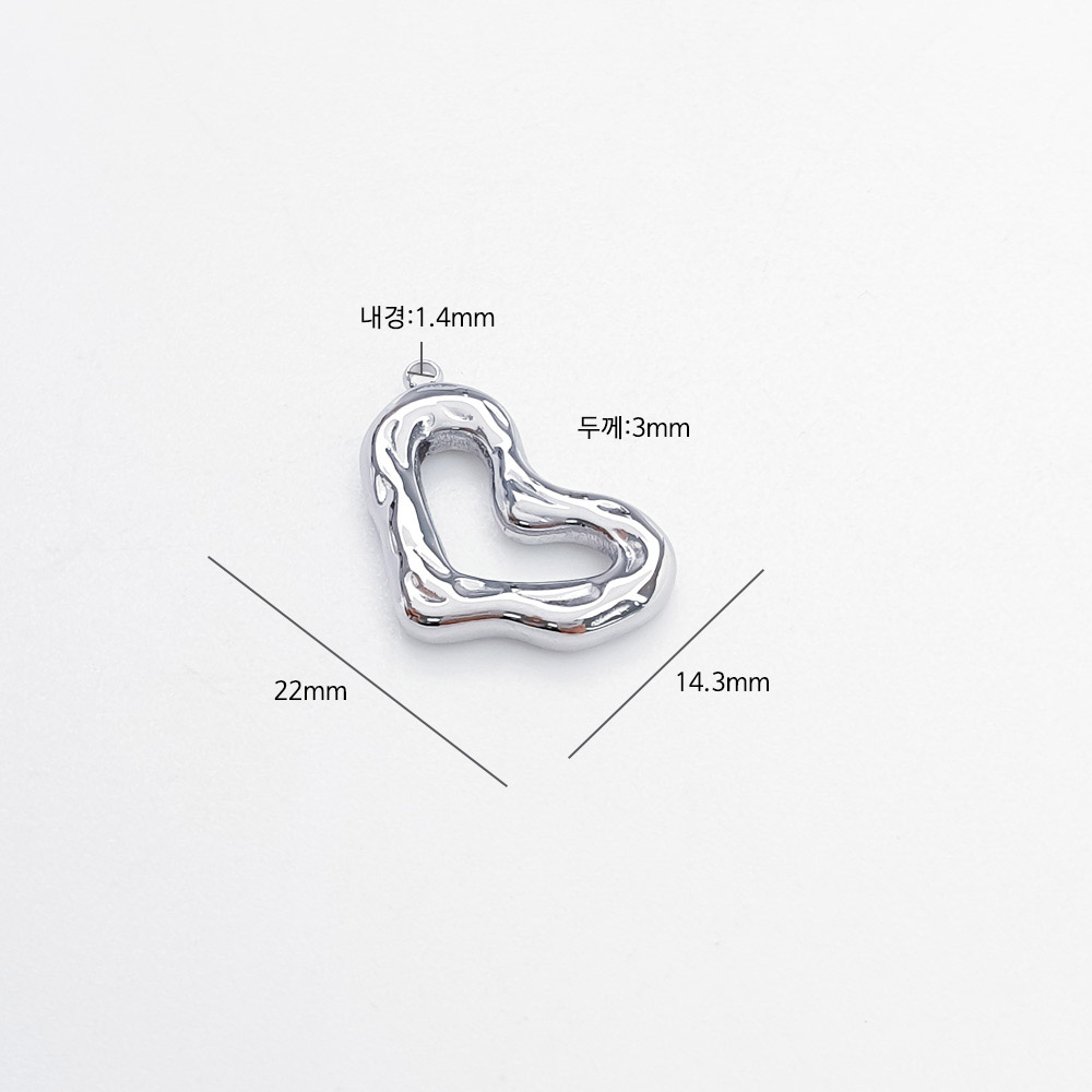 이 펜던트는 가로 22mm, 길이 14.3mm, 내경 1.4mm, 두께 3mm 크기입니다.