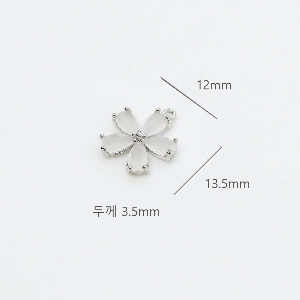 미스트 크리스탈 꽃 펜던트 악세사리 부자재 크기는 12*13.5mm 입니다.