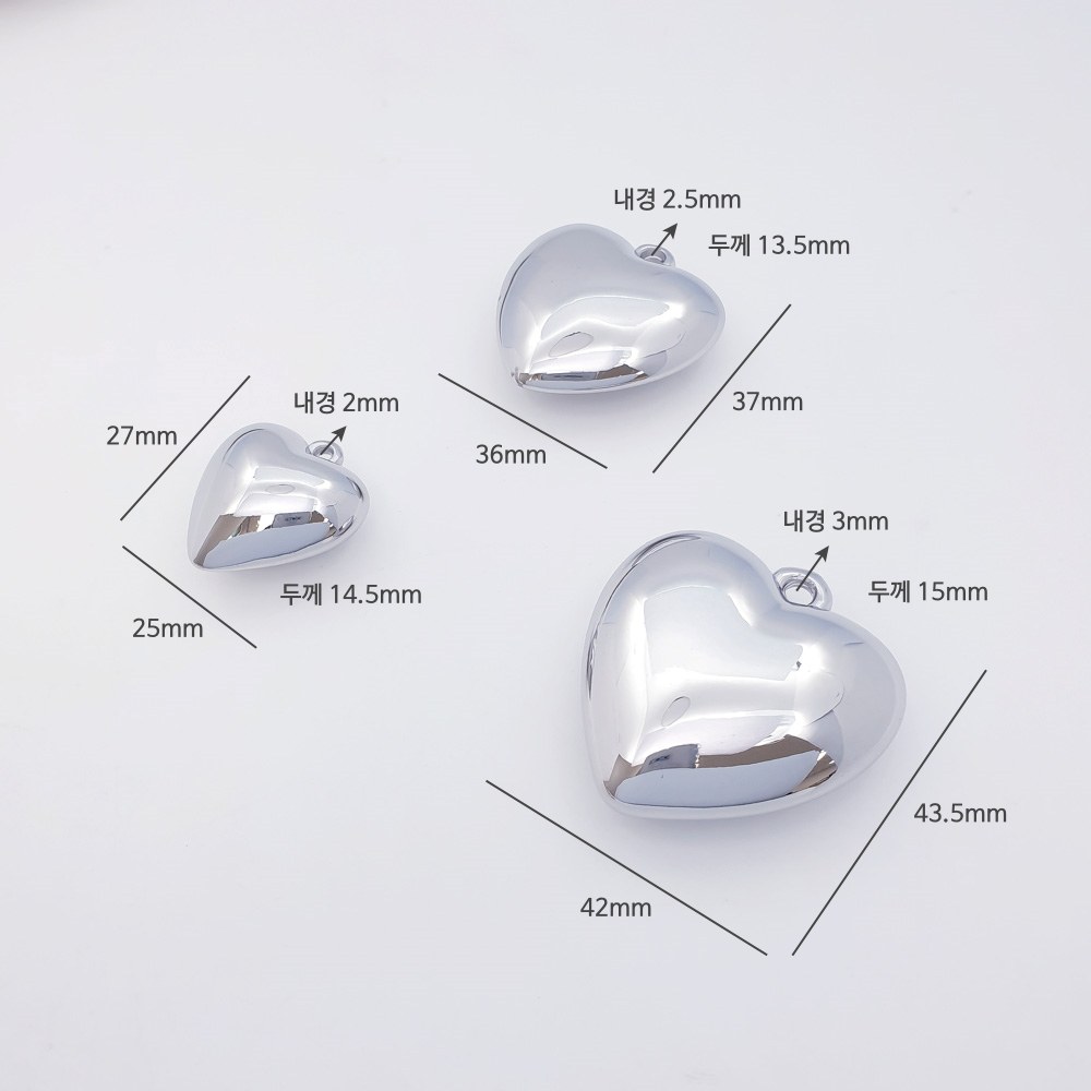 통통 볼드 빅하트 통통하트펜던트는 S사이즈 가로25mm,세로27mm,두께14.5mm,내경2mm,M사이즈 가로36mm,세로37mm,두께13.5mm,내경2.5mm,L사이즈는 가로42mm,세로43.5mm,두께15mm,내경3mm입니다.