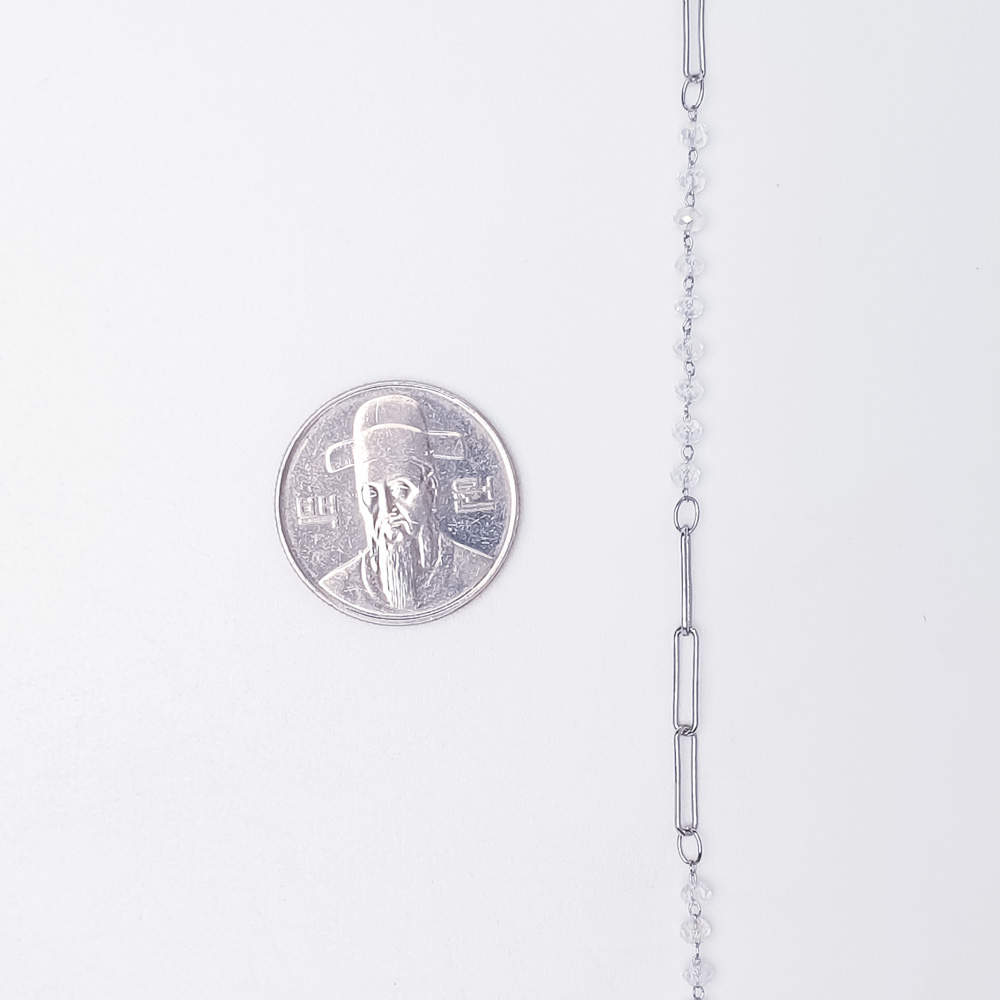투명 비즈 롱 타원 라인 메탈 바 목걸이 체인을 동전과 비교한 크기입니다.