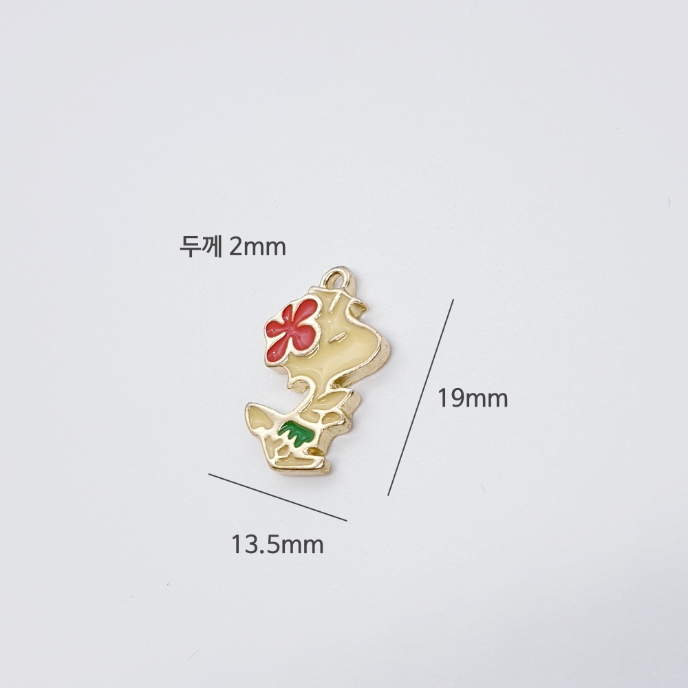 하와이 스누피 우드스톡 키링 악세사리 부자재의 크기는 13.5*19mm입니다.