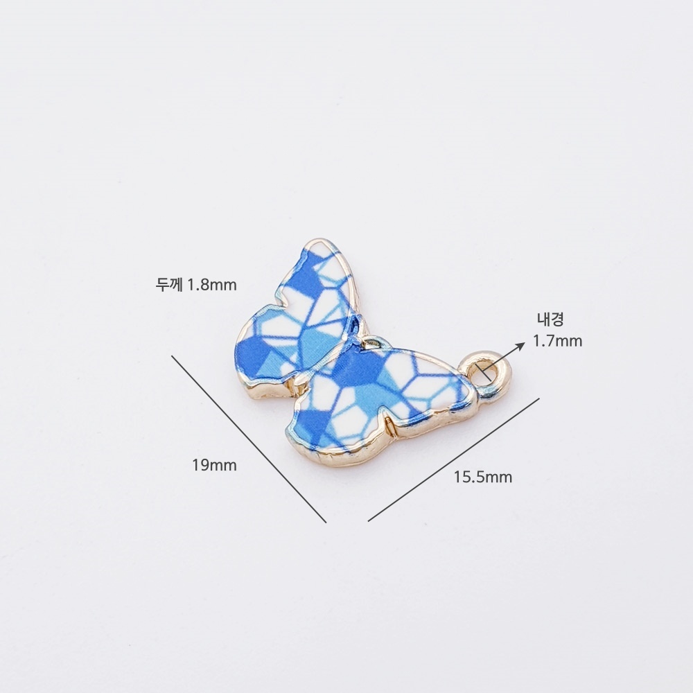 레트로 컬러 패턴 나비 키링 재료 키링만들기는 길이 15.5mm, 가로 19mm, 두께 1.8mm, 내경 1.7mm 사이즈입니다.