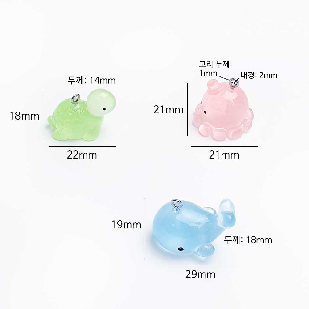 제품의 크기는 상세페이지의 내용과 같습니다.