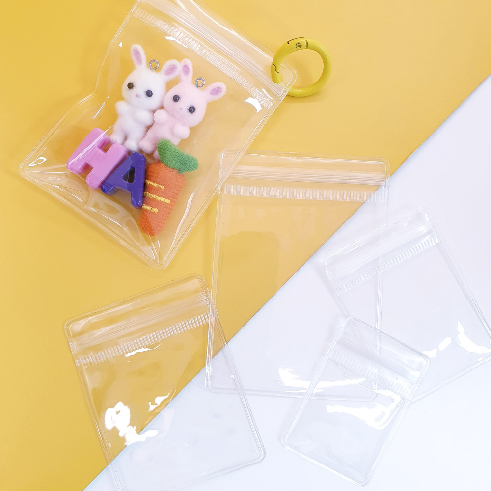 PVC 재질 투명 파우치 인형, 포카를 넣을 수 있는 키링 재료입니다.