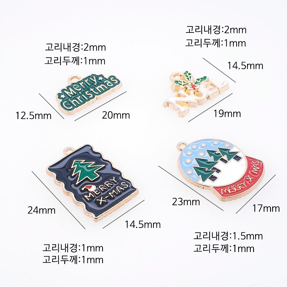 크리스마스 펜던트 악세사리부자재 제품 4가지 중 크리스마스의 크기는 가로20mm, 길이 12.5mm, 내경: 2mm이고, 노엘의 크기는 가로19mm, 길이14.5mm, 내경: 2mm이고, 트리1의 크기는 가로 14.5mm, 길이 24mm, 내경: 1mm이고, 트리4의 크기는 가로 17mm, 길이 23mm, 내경 1.5mm입니다.