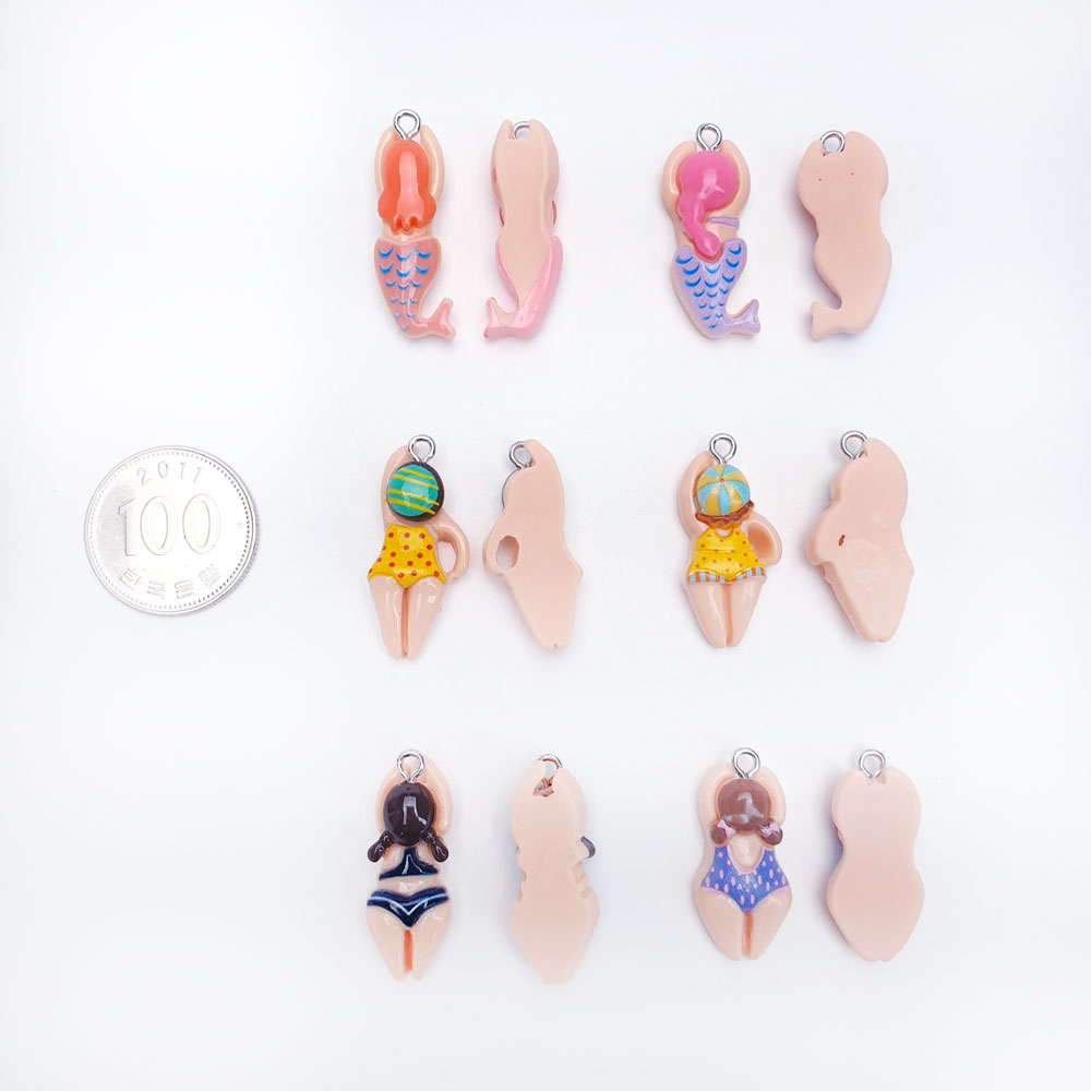 제품의 앞면과 뒷면을 100원짜리 동전과 비교하였습니다.