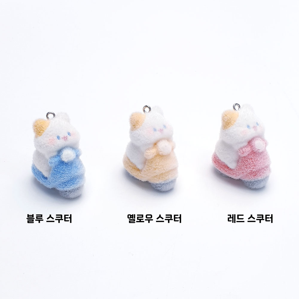 제품의 색상은 블루 스쿠터, 옐로우 스쿠터, 레드 스쿠터 총 3가지입니다.