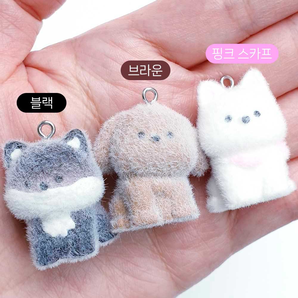 제품의 종류는 블랙,브라운,핑크스카프,치즈,점박이,블루리본 총6가지입니다.