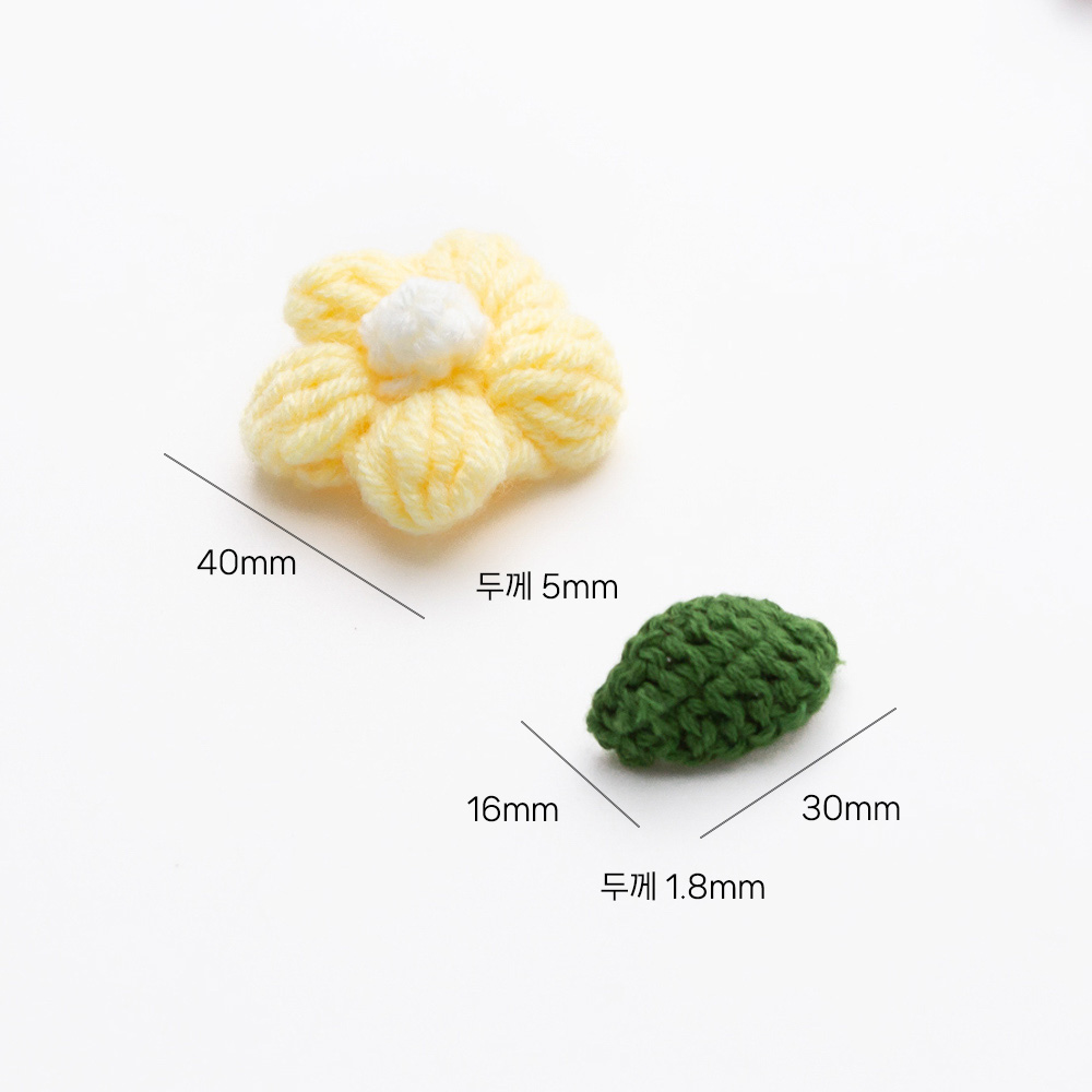 꽃인형 꽃잎키링 니트키링 인형키링 사이즈는 40/16*30mm 입니다.