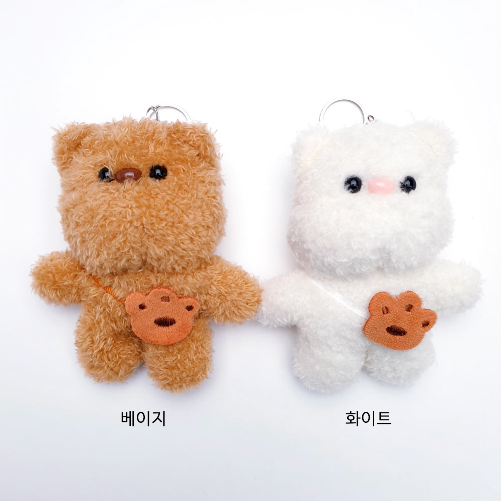 뽀송얼크니 큐티베어 인형키링 악세사리부자재의 색상은 화이트, 베이지입니다.