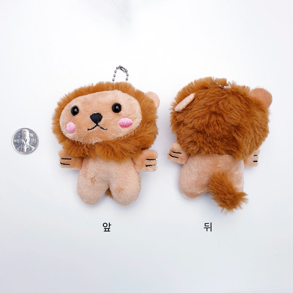 부끄라이언 인형키링 악세사리부자재 앞뒤를 동전옆에 놓고 사이즈를 비교하였습니다.