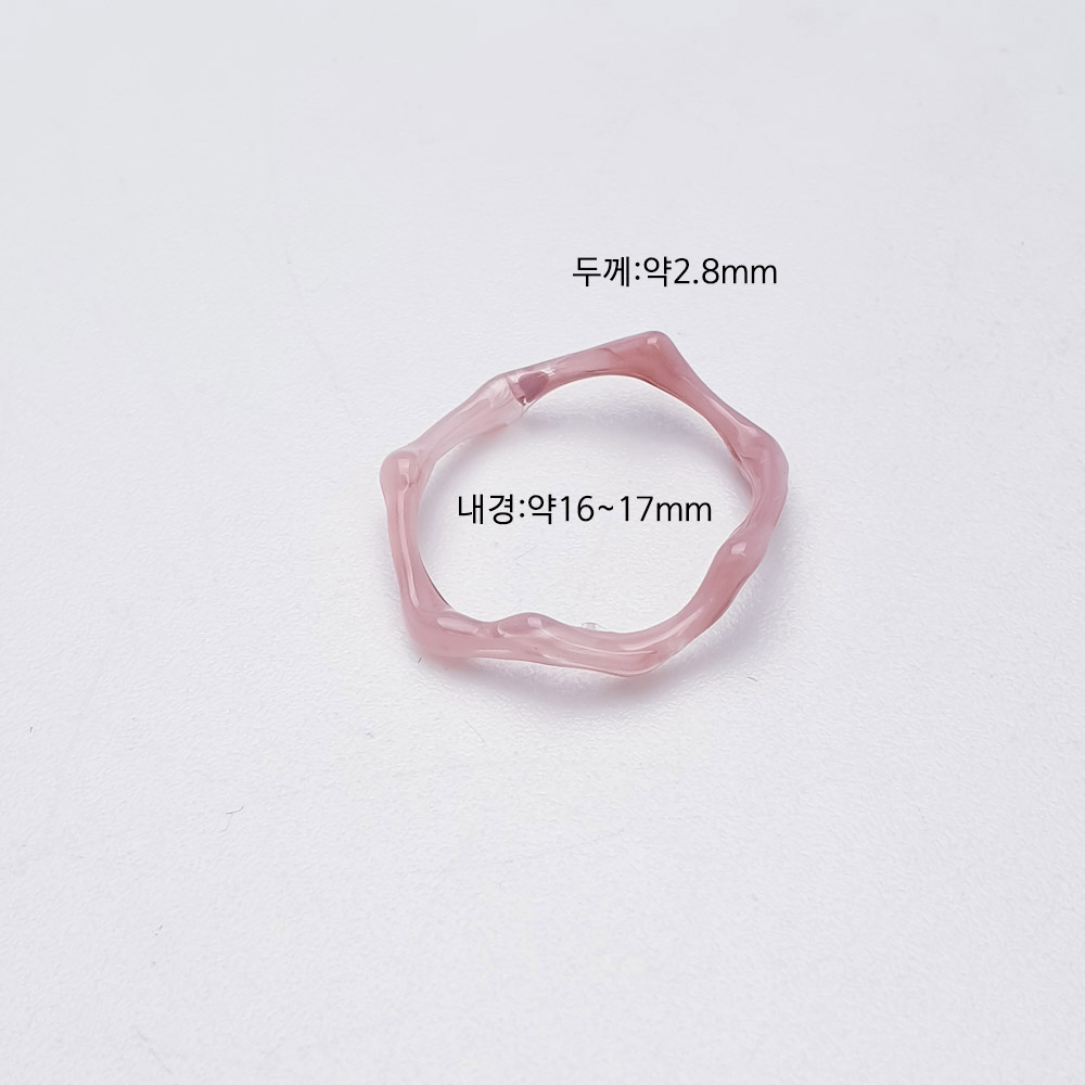 이 반지는 내경 지름 약16~17mm (반지 12~14호), 두께 약 2.8mm입니다.