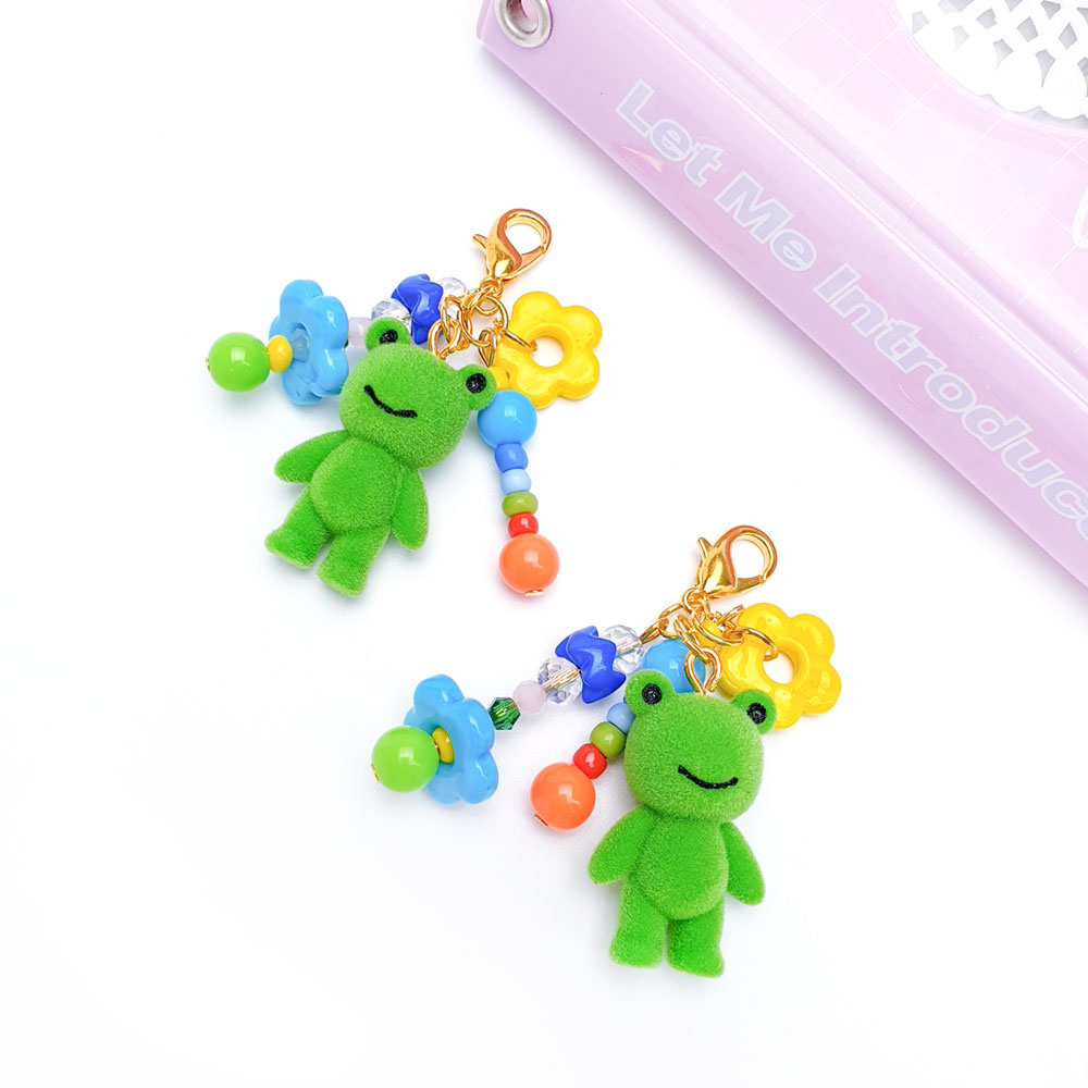 후로킹 뽀송 개구리 비즈 키링입니다.
