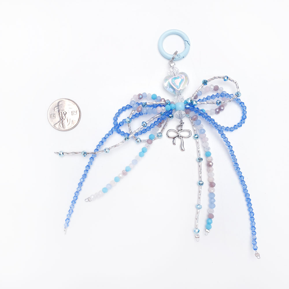 제품의 앞면과 뒷면을 100원짜리 동전과 비교하였습니다.