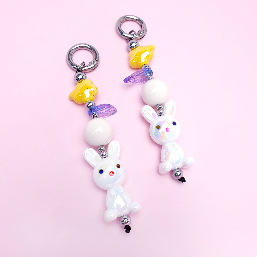 아크릴 오로라 토끼 카라비너 키링 키홀더입니다.